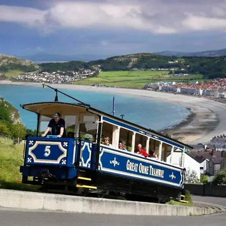 Beautiful Townhouse On The Great Orme, Llandudno Pet Friendly Vila Exterior foto