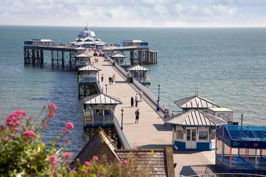 Beautiful Townhouse On The Great Orme, Pet Friendly Casa de Férias Llandudno