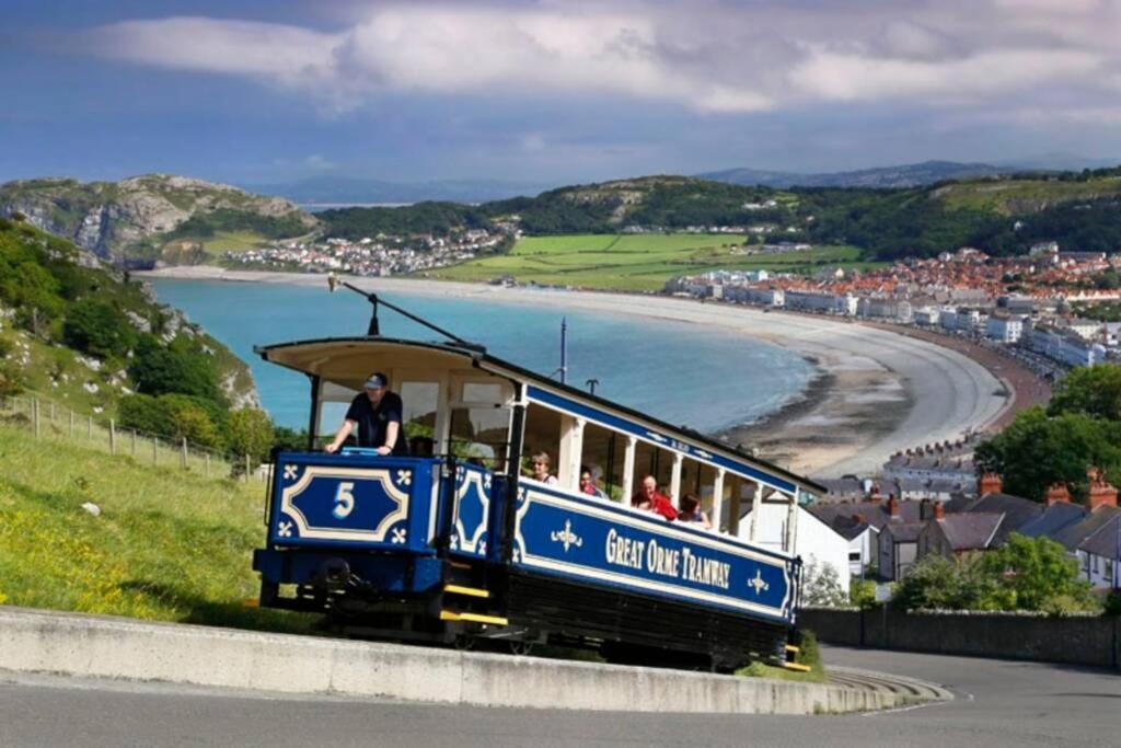 Beautiful Townhouse On The Great Orme, Pet Friendly Casa de Férias Llandudno